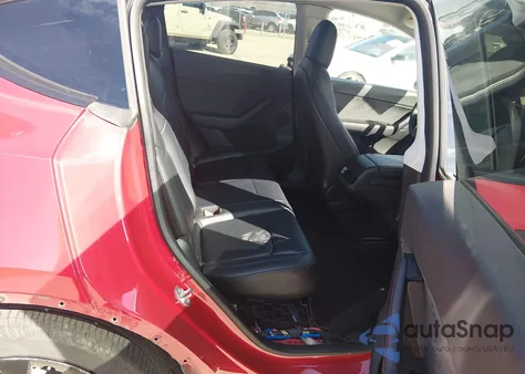 2022 Tesla Model Y Long Range Dual Motor All-Wheel Drive z USA, uszkodzony, nr VIN 7SAYGDEE8NF351681